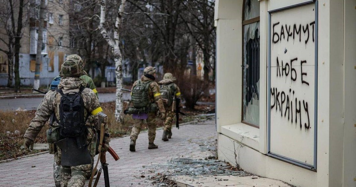 Генштаб: оккупанты наращивают группировку войск в районе Мелитополя, по периметру города строят укрепления и фортификационные сооружения