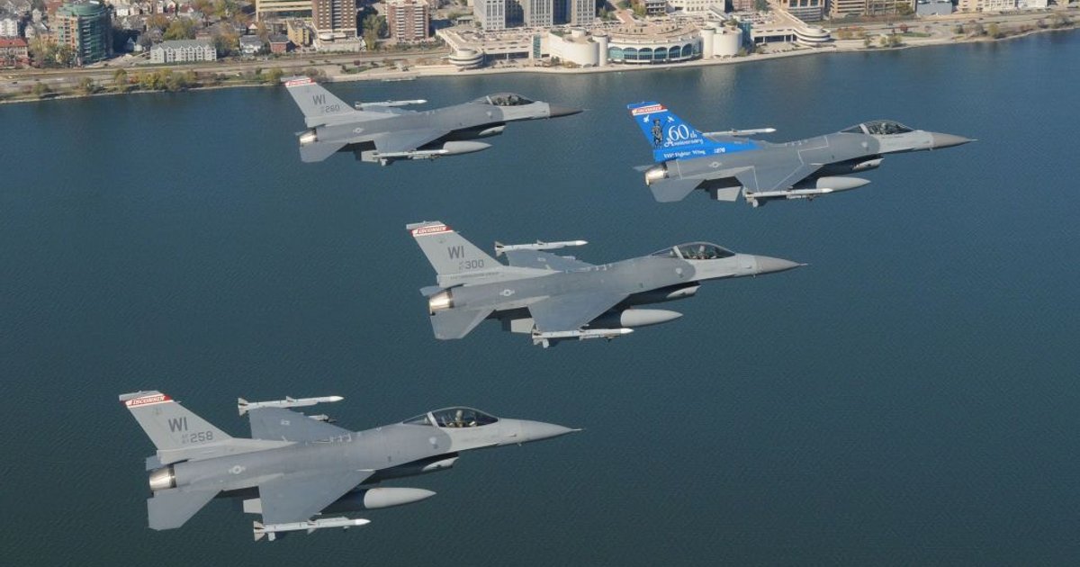 Истребители F-16 — почему в США не начинается обучение украинских пилотов