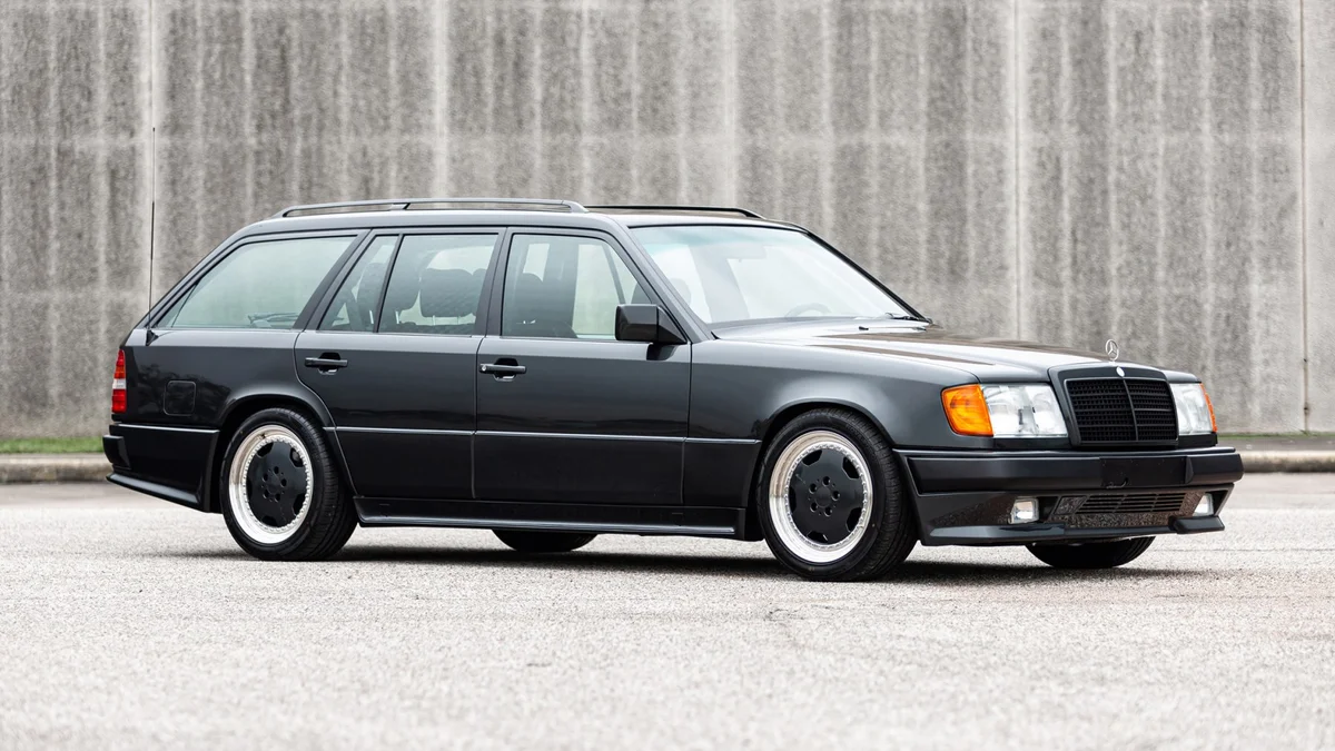 Универсал Mercedes W124 AMG продали за $128 800
