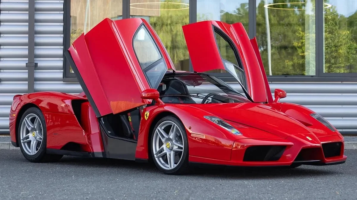 Суперкар Ferrari Enzo Дженсона Баттона продають за $4,8 мільйона