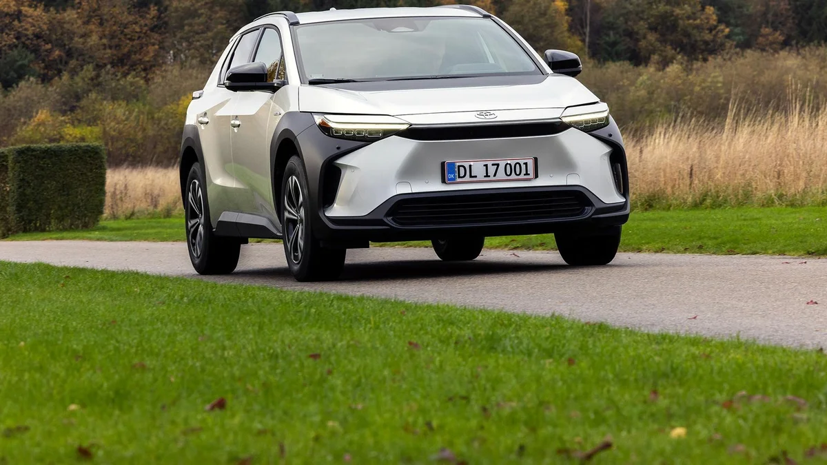 Новейший электромобиль Toyota провалил тесты на запас хода в