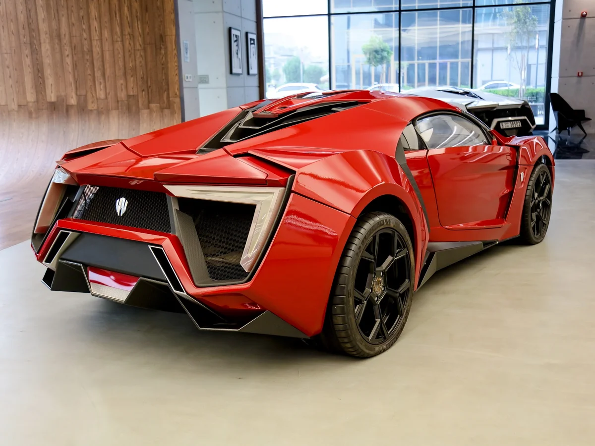 На аукцион выставили «фальшивый» спорткар Lykan HyperSport из