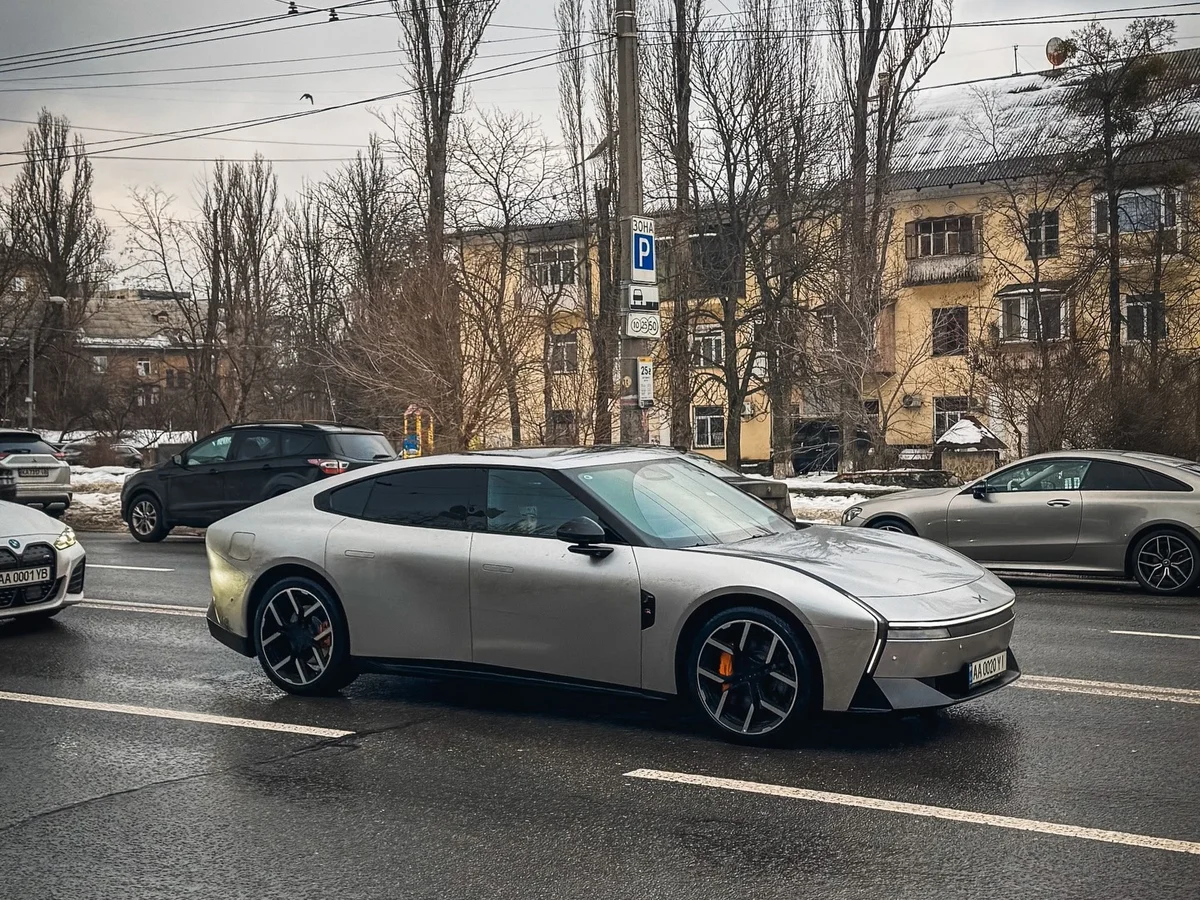 ジム兄(エビ）様 Электромобиль Xpeng P7 с запасом хода 820 км и дверями Lambo