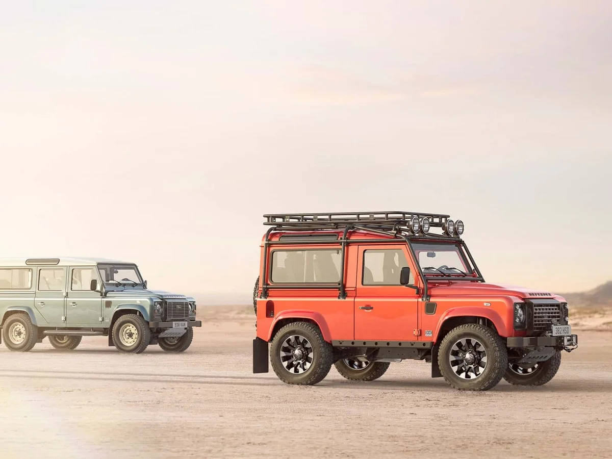 Осучаснена легенда: класичний Land Rover Defender повернули на