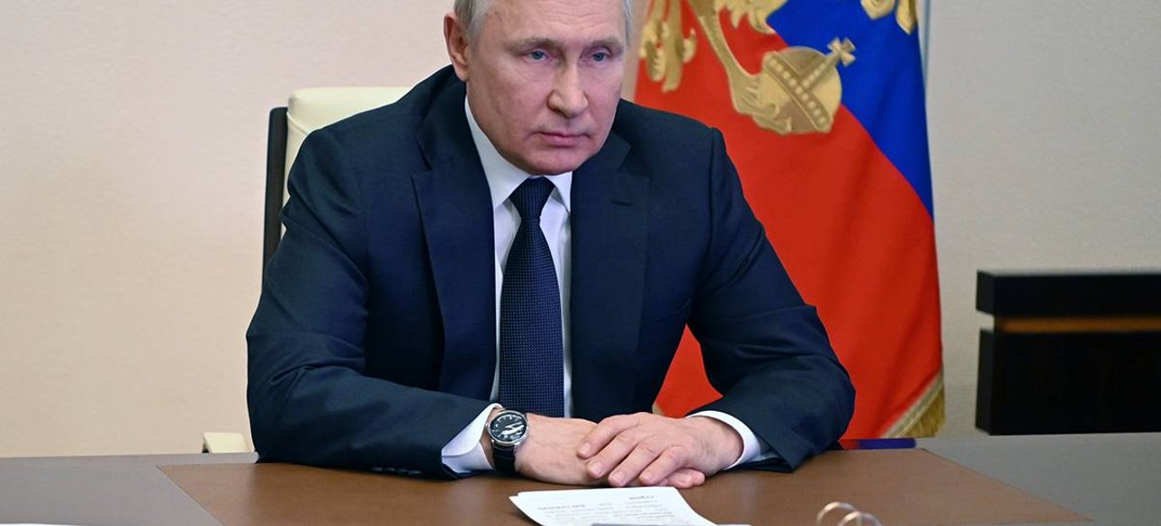 Путін Путін у своєму кабінеті