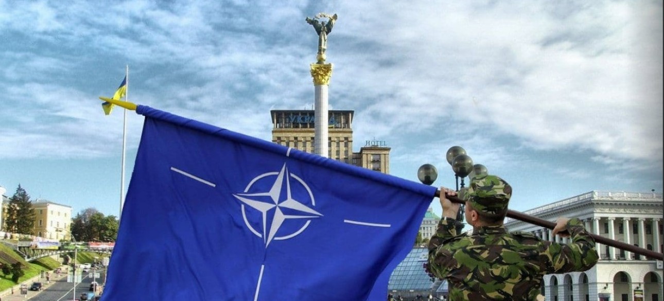 Флаг НАТО в Киеве нато, украина, киев