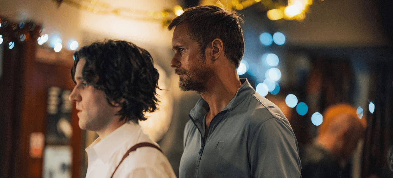 Александр Скарсгард і Гаррі Меллінг у фільмі "Пілліон"