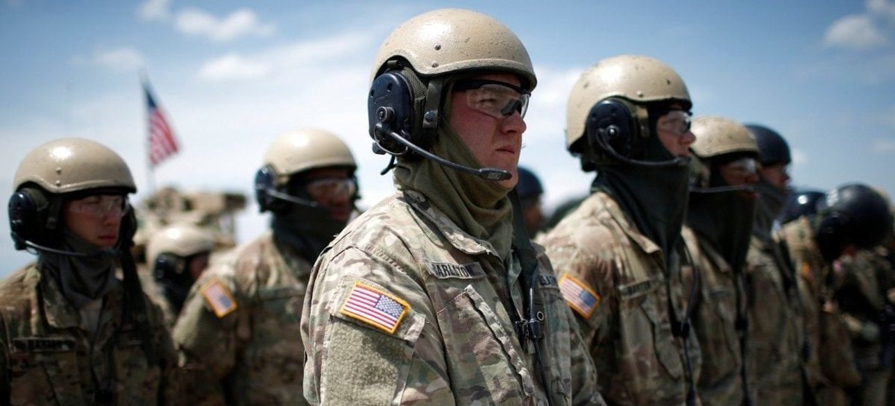 Строй солдатів армії США