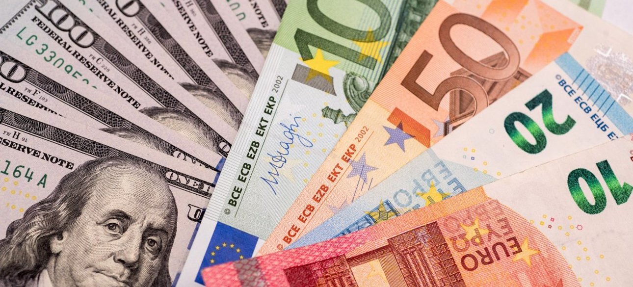 Доллары, евро, валюта, деньги