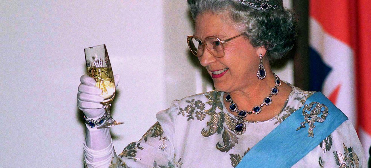 Елизавета вторая, вино, Елизавета вторая пьет, алкоголь Елизавета вторая, алкоголь, сколько можно пить