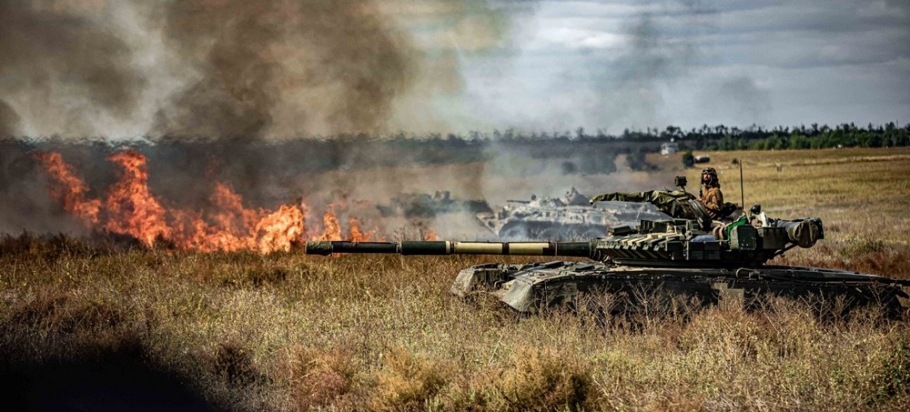 украинский танк в поле