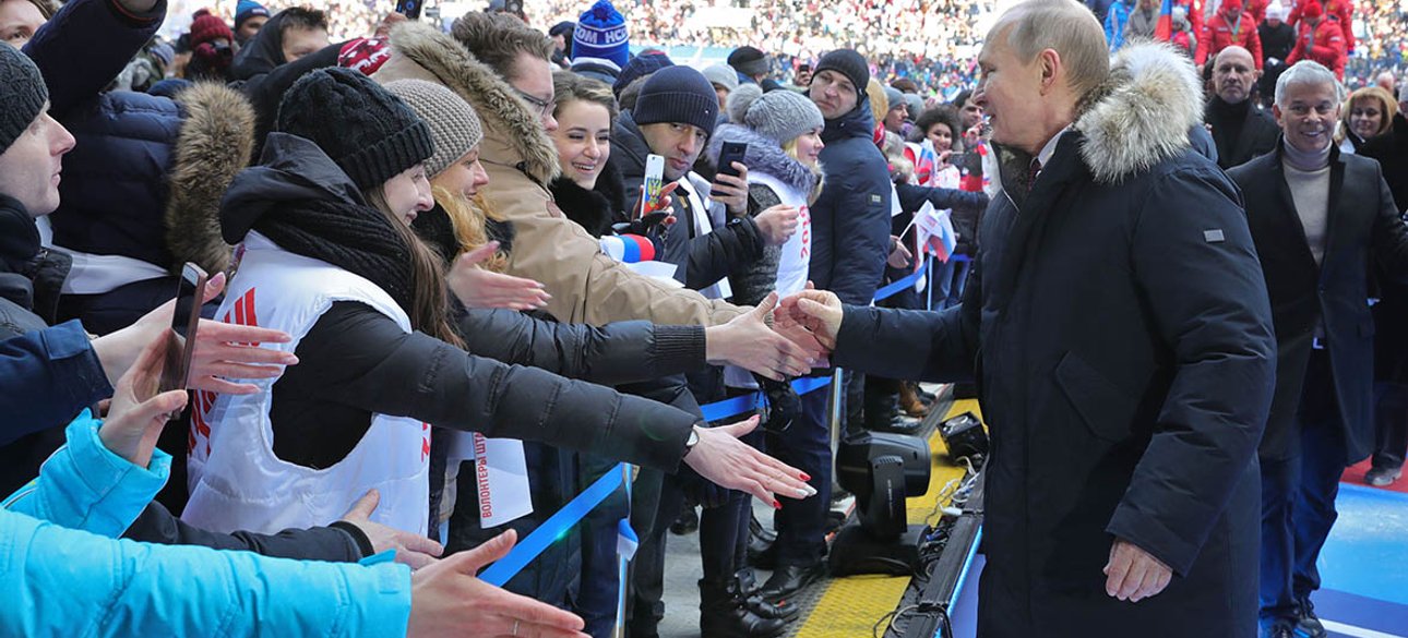 Путiн та народ Путін під час масового скупчення народу