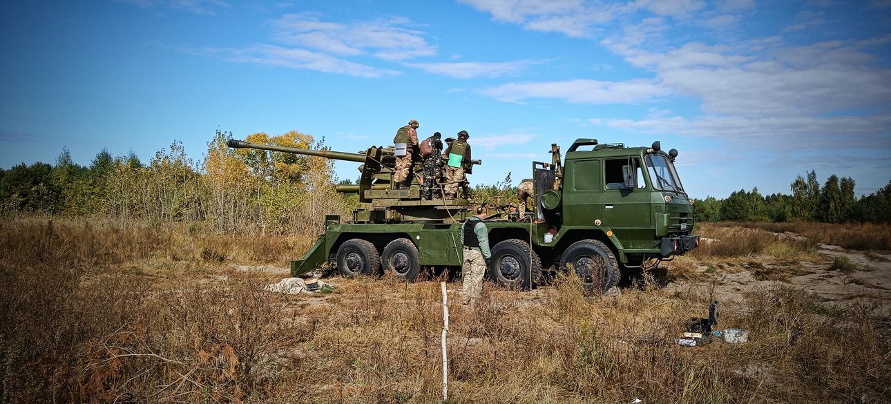 Зенитная пушка КС-19 в подразделении теробороны