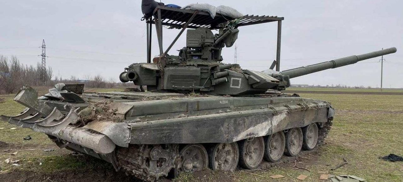 Т-90А, російський танк Т-90А, захисні грати на танку, додатковий захист на танки, російські окупаційні війська, трофейний танк Т-90А