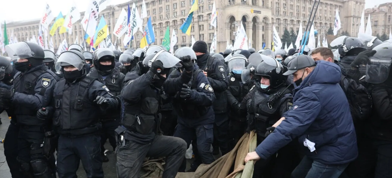 Поліція на Майдані у Ківі