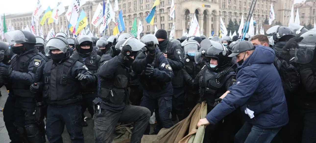 Поліція на Майдані у Ківі