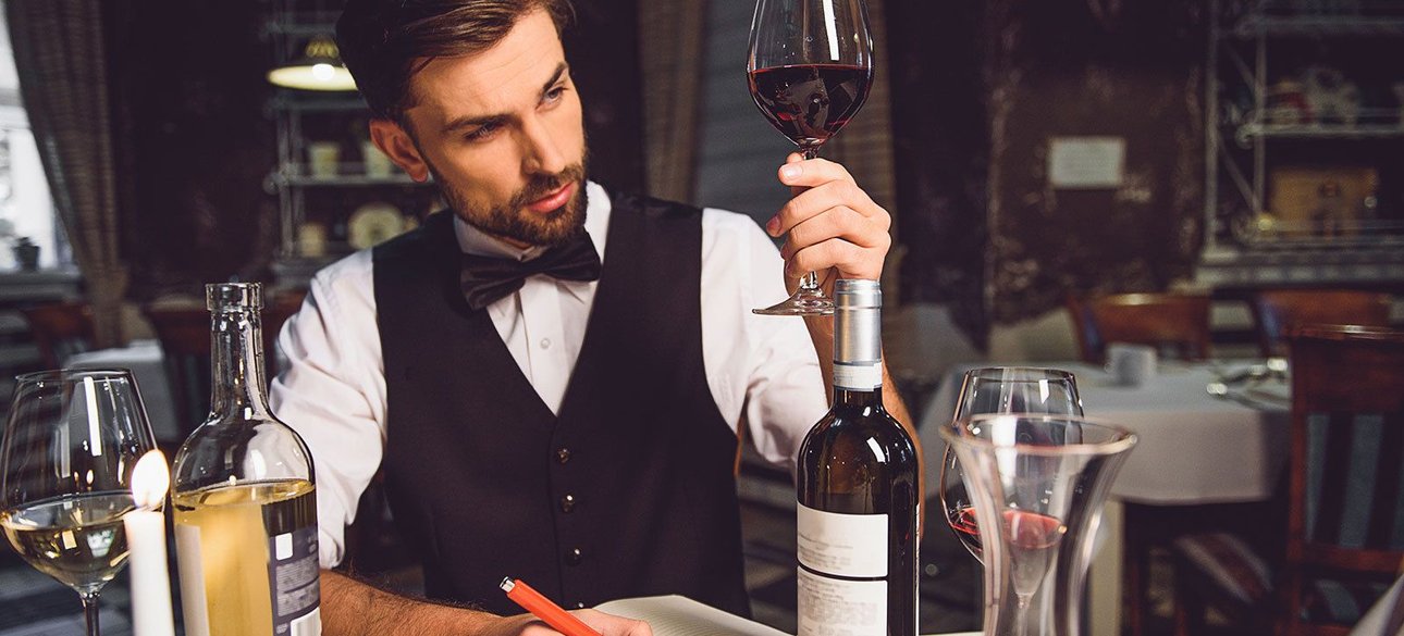 Профессия сомелье, бокал вина
