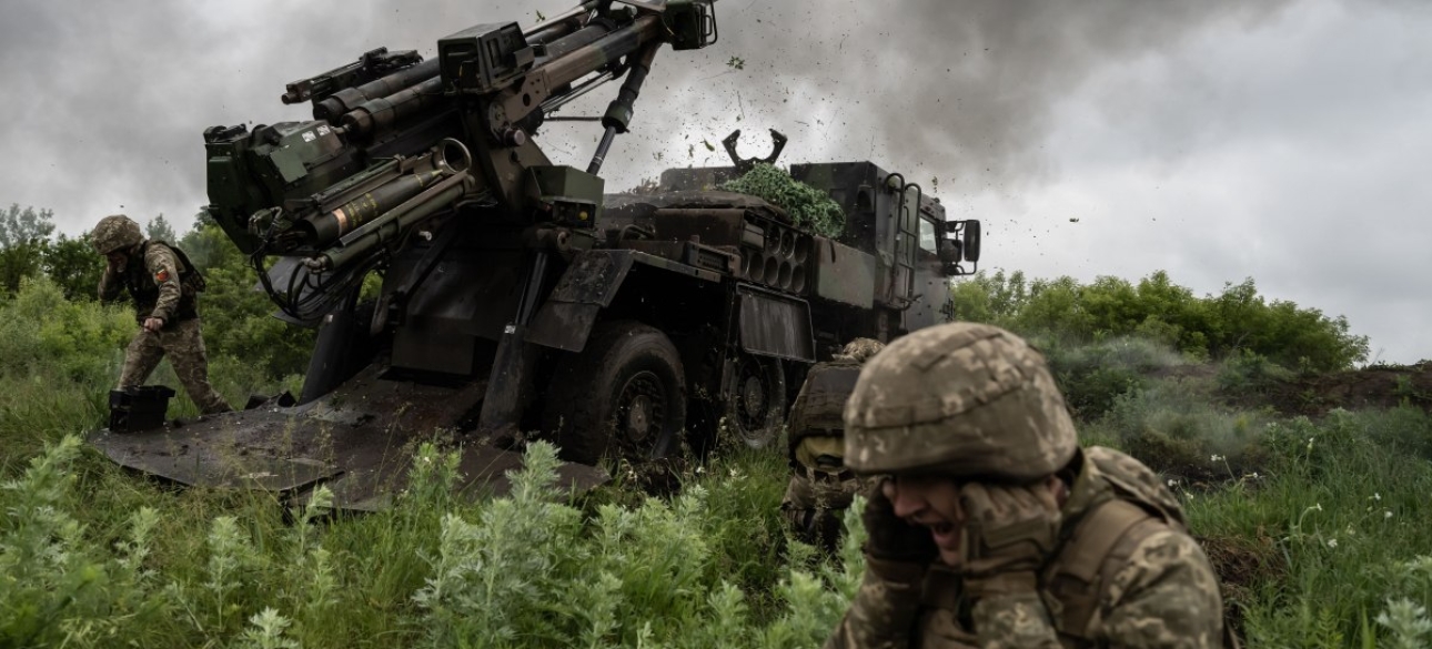 украинские артиллеристы, артиллерийский огонь, артиллерия
