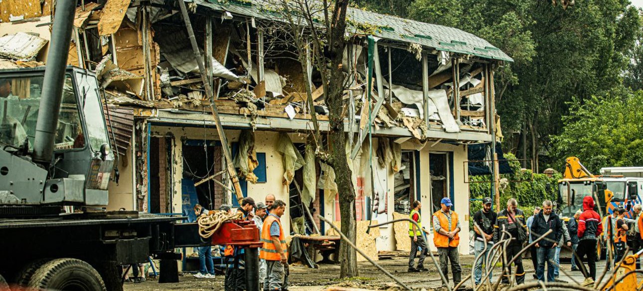 Наслідки обстрілу міста Дніпро