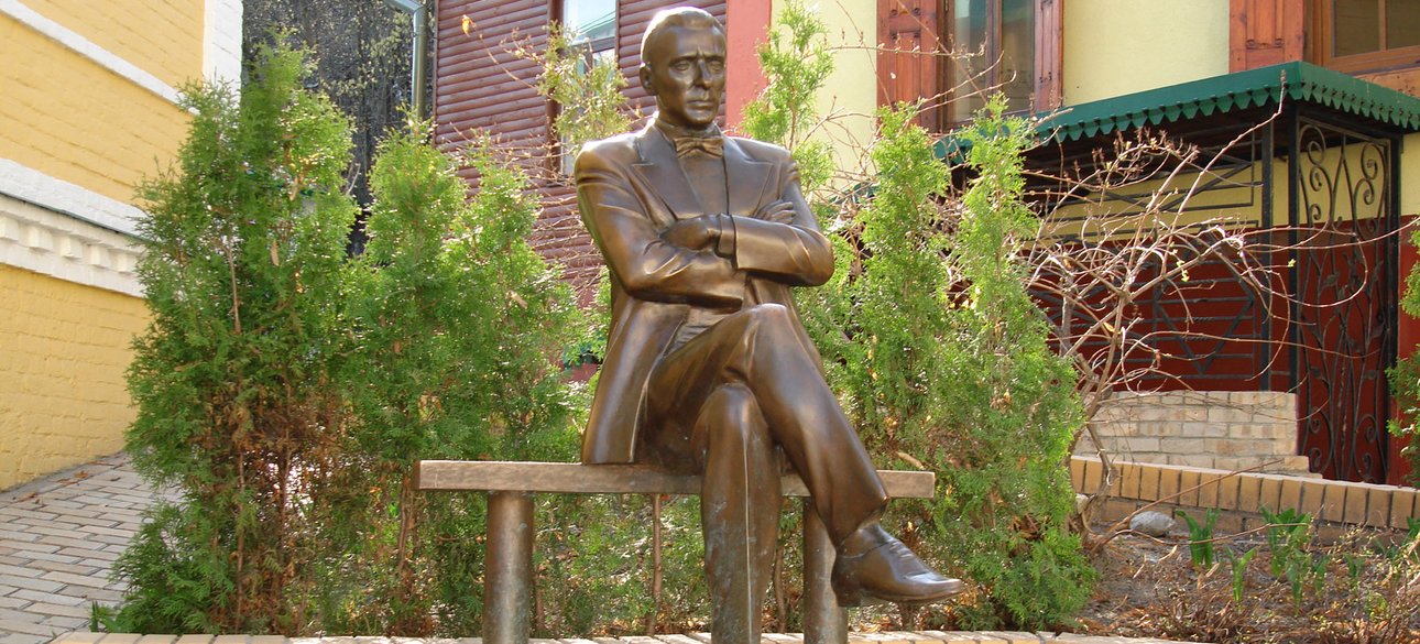 Пам'ятник Булгакову в Києві