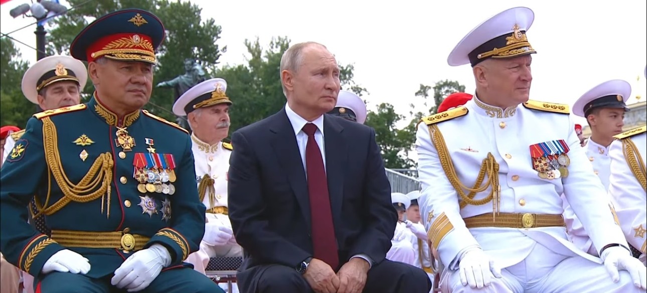 Путин, военные