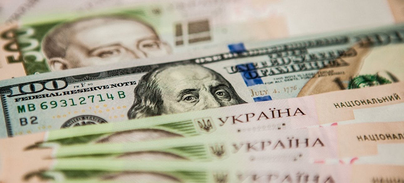 Долар дорожчає — це нормально в січні