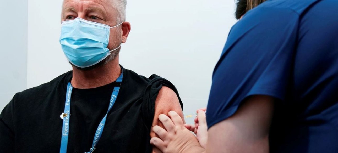 укол вакцины от коронавируса