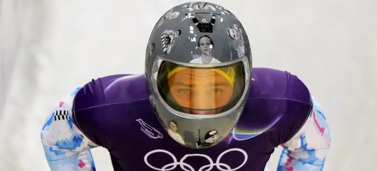 Украинский скелетонист Владислав Гераскевич в шлеме памяти