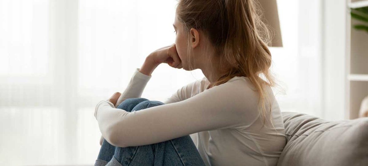 Девушка в состоянии тревожной депрессии