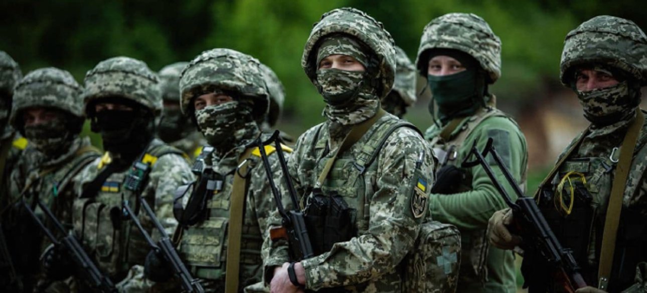 Строй українських солдатів