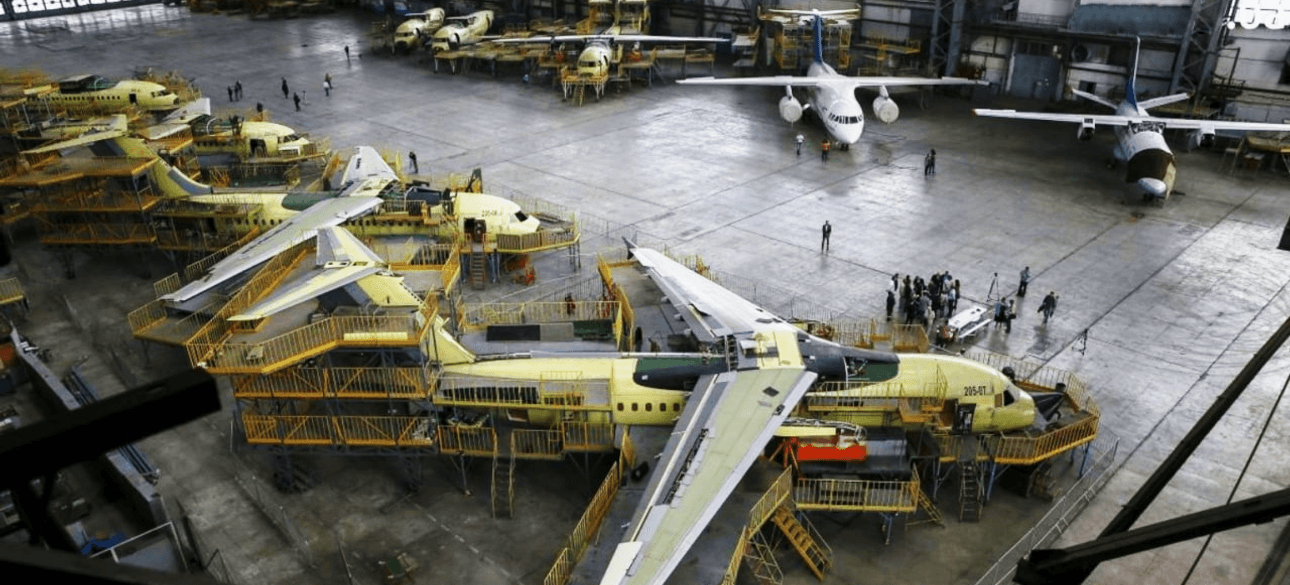 ГП "Антонов". Цех с самолетами