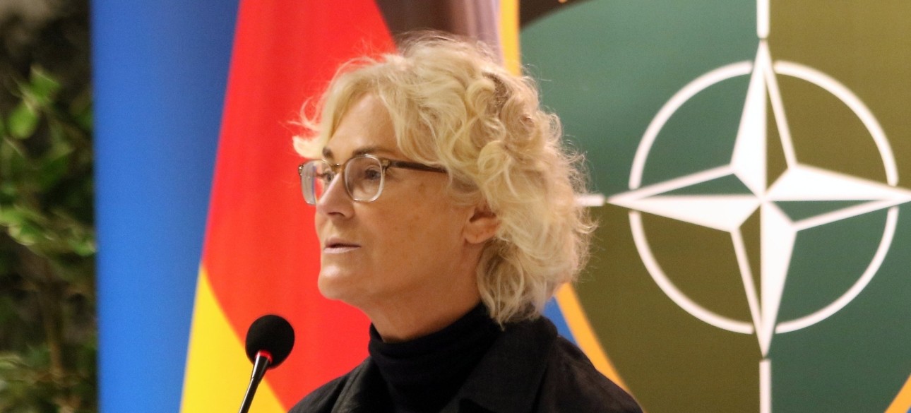 Крістіні Лембрехт, міністр оборони Німеччини, ФРН