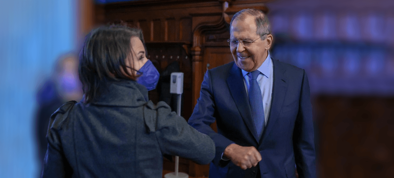 главы МИД ФРГ и РФ Анналена Бербок и Сергей Лавров