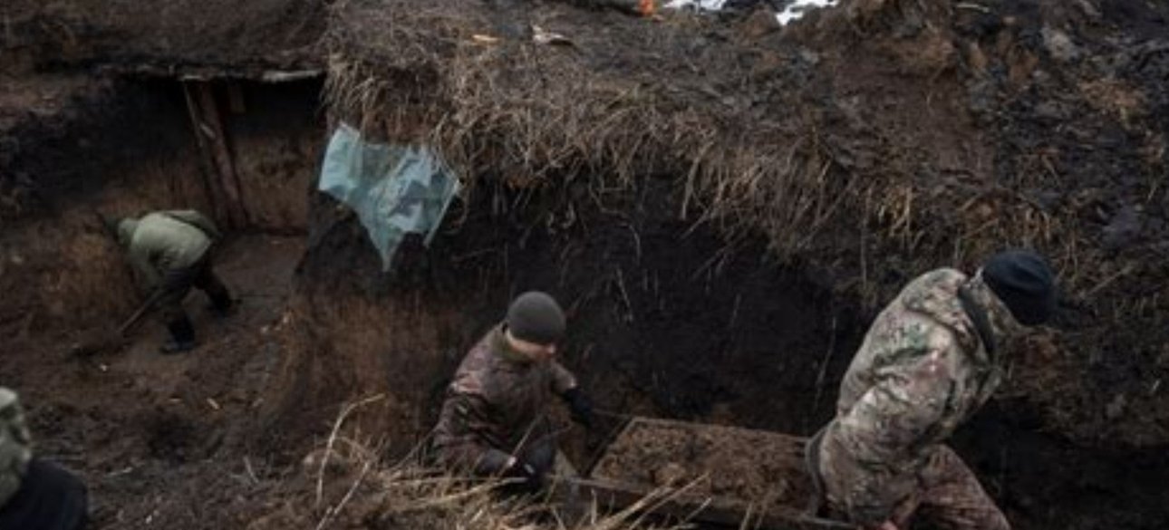 Українська піхота риє окопи