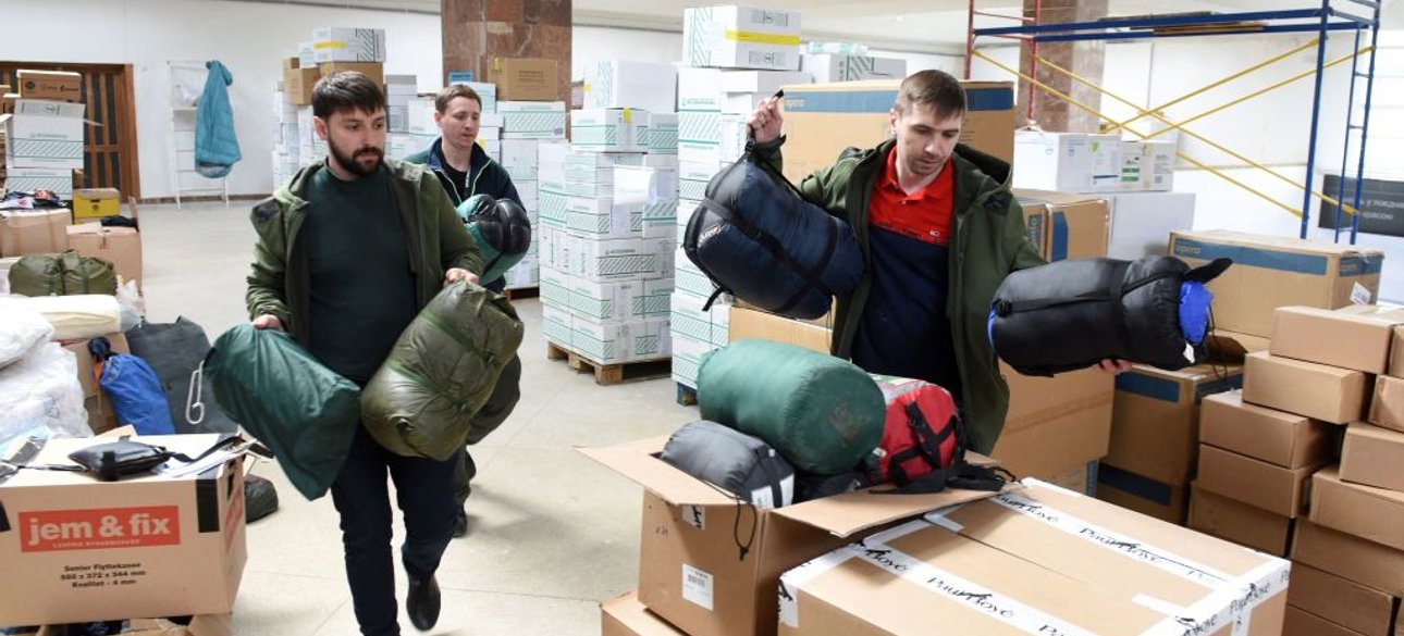 Волонтеры, война, гуманитарная помощь