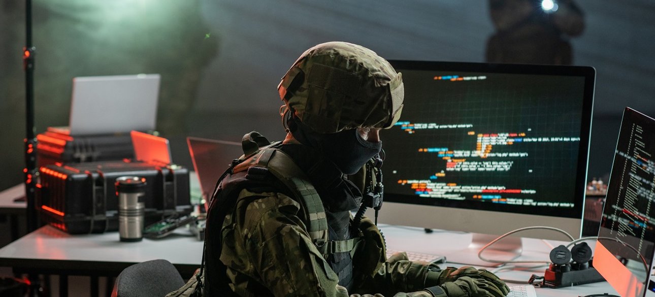 військовий, кібервійська, кіберсили, хакер, комп’ютер