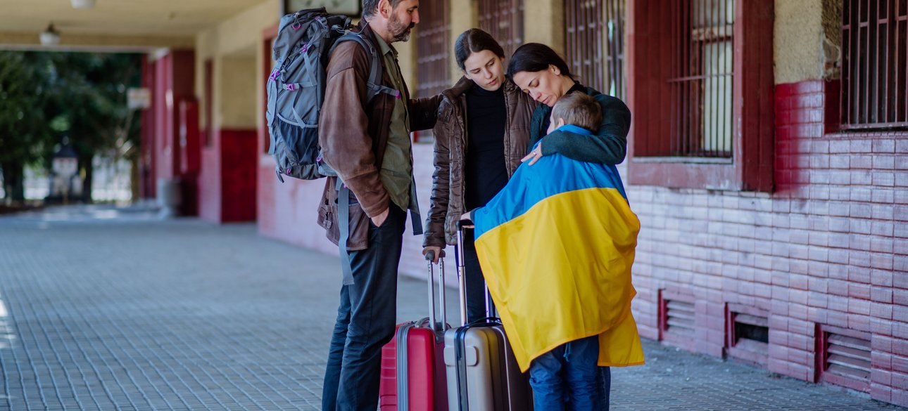 Українцi на пероні закордонного вокзалу