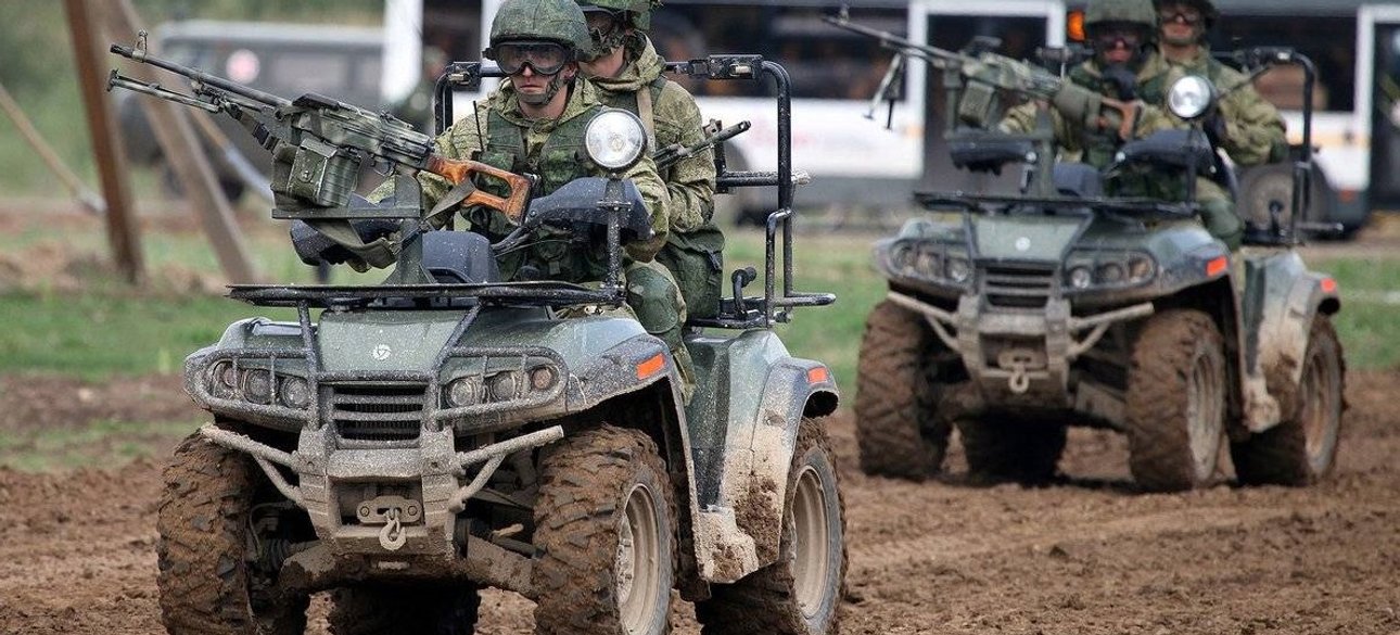 Російські солдати на квадроциклах