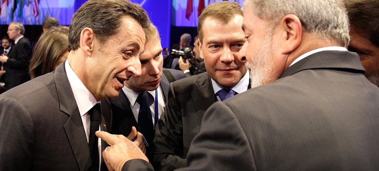 Николя Саркози и экс-президент Бразилии Луис да Силва (справа), который уже приговорен к 9,5 годам / Фото: kremlin.ru