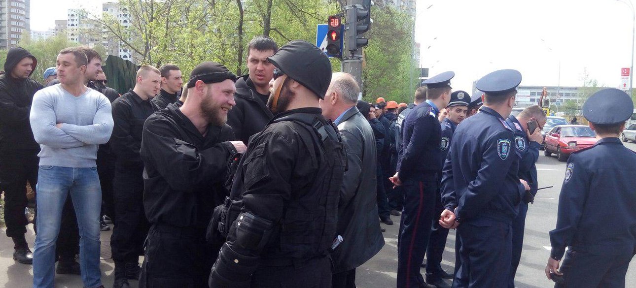 Представители ГО "Майдан", разгонявшие активистов на Позняках / Фото: informator.news