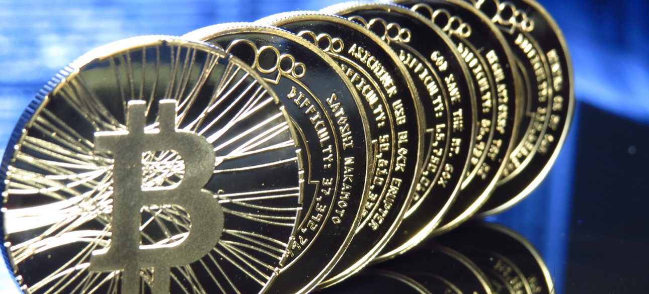 Фото: flickr.com / Physical bitcoin statistic coin Antana