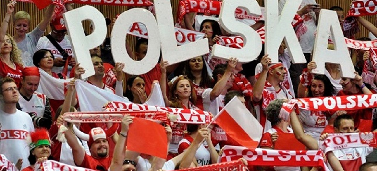 Поляки с плакатами