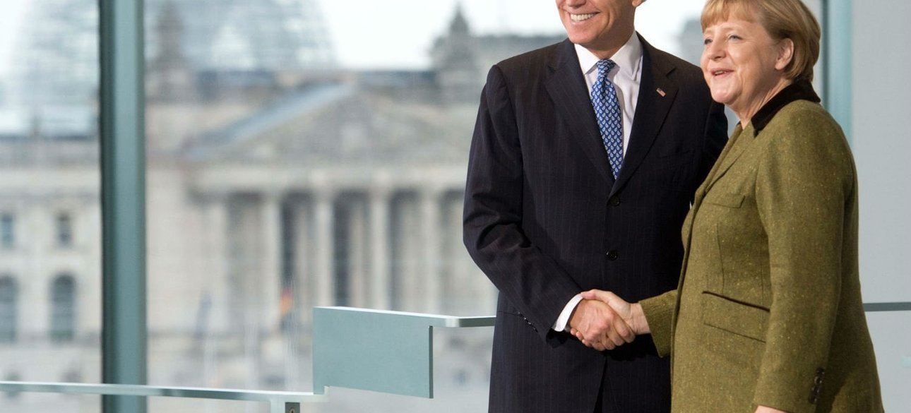 Рукопожатие Байдена и Меркель