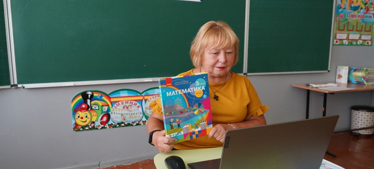 контракты, учителя-пенсионеры, контракты в школах