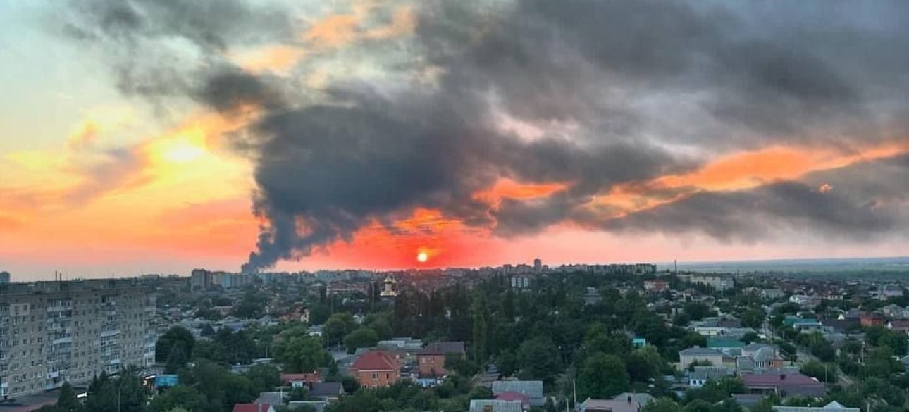 Die Ankünfte der ukrainischen Drohnen in russischen Unternehmen werden regelmäßi...