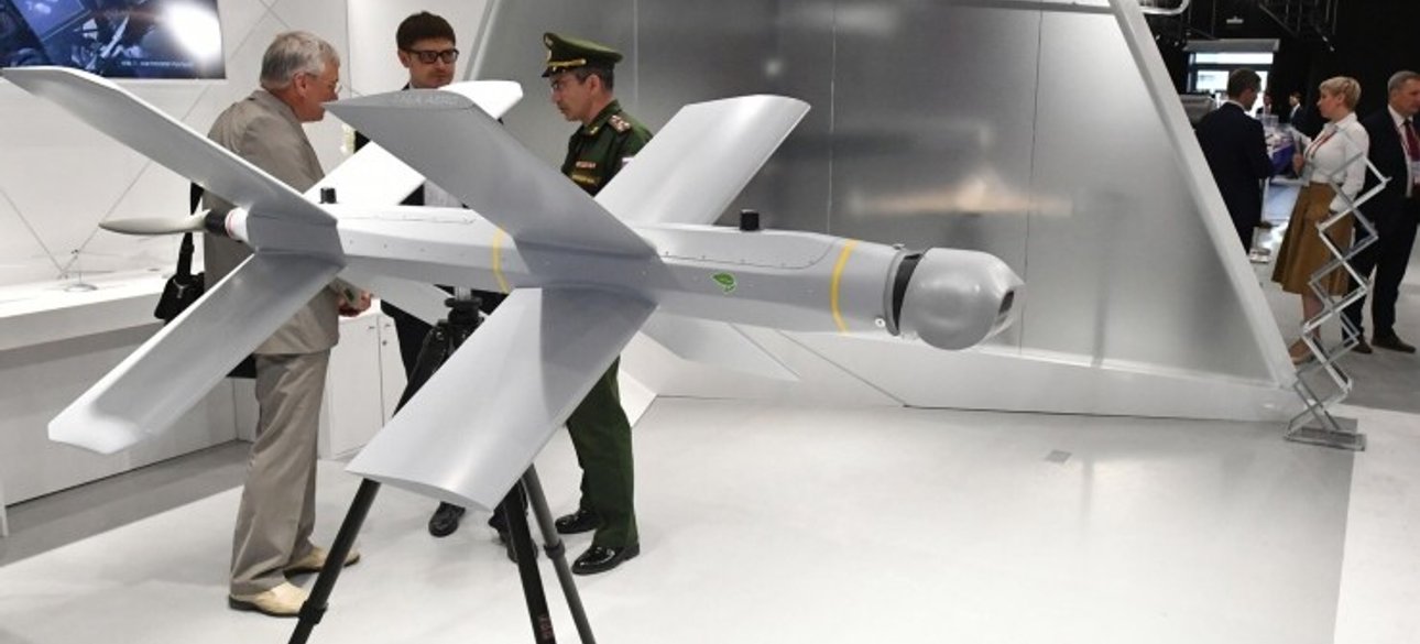 Російський тактичний дрон "Ланцет"