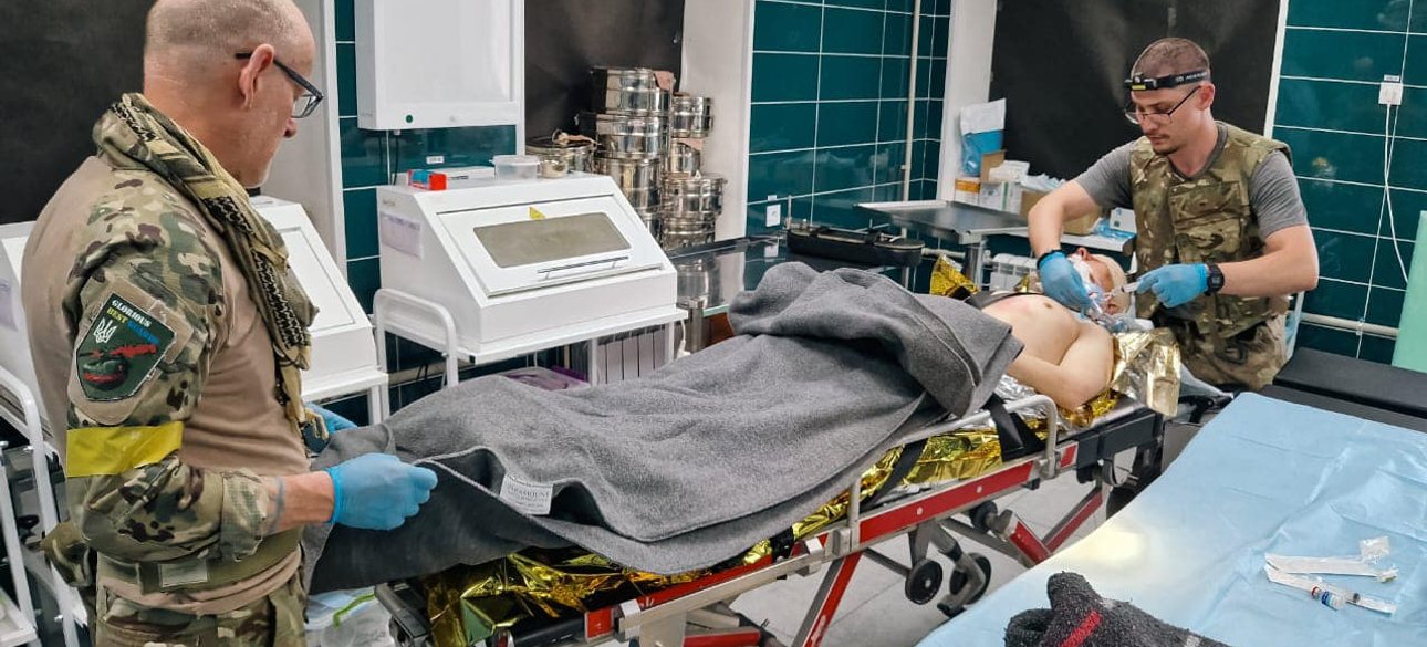 кровотечение, раненые, операция, операционная