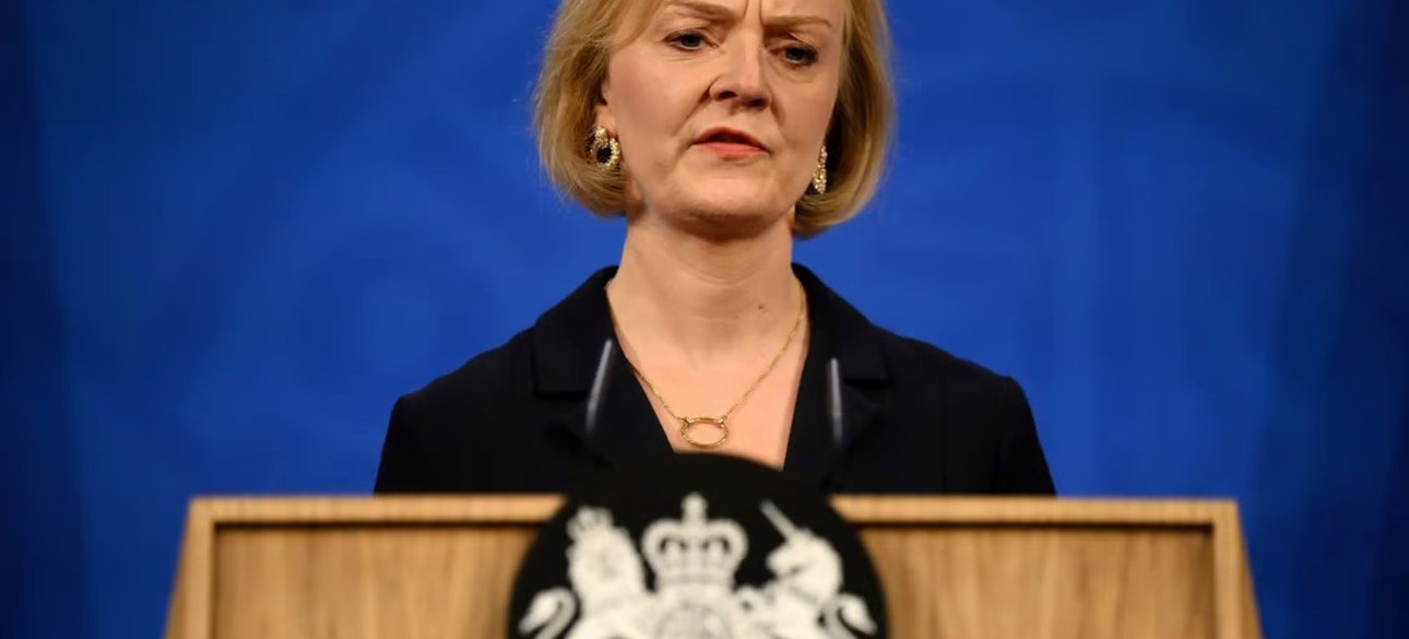 Лиз Трасс ушла в отставку, премьер-министр Великобритании Лиз Трасс, Лиз Трасс подала в отставку