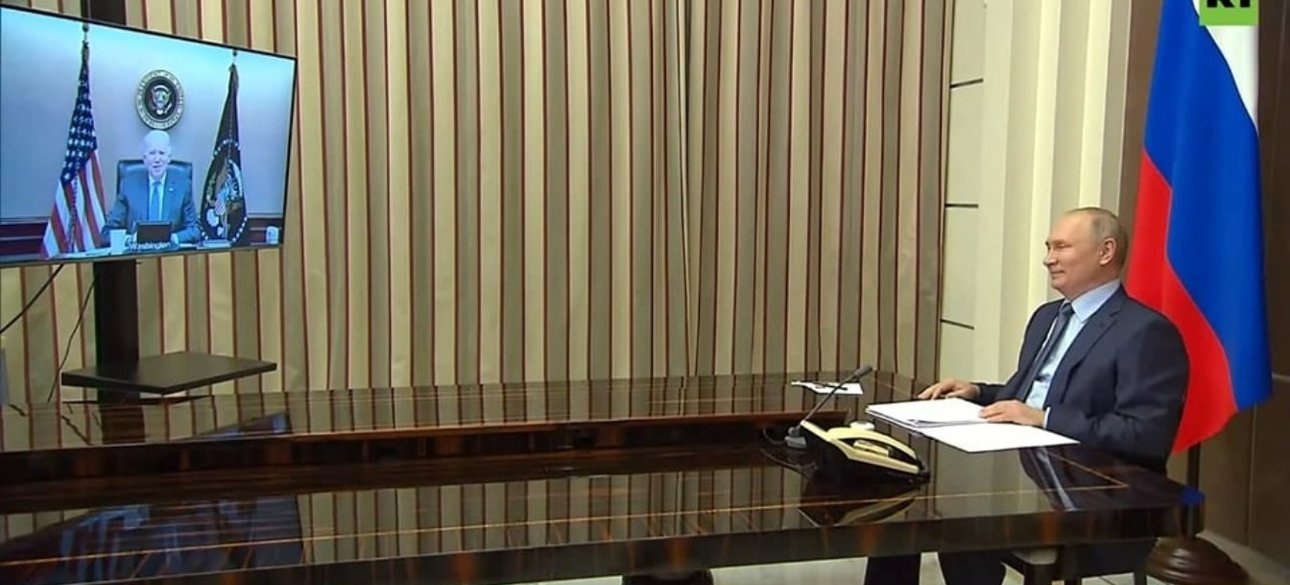 Видеоконференция президентов РФ и США Владимира Путина и Джо Байдена