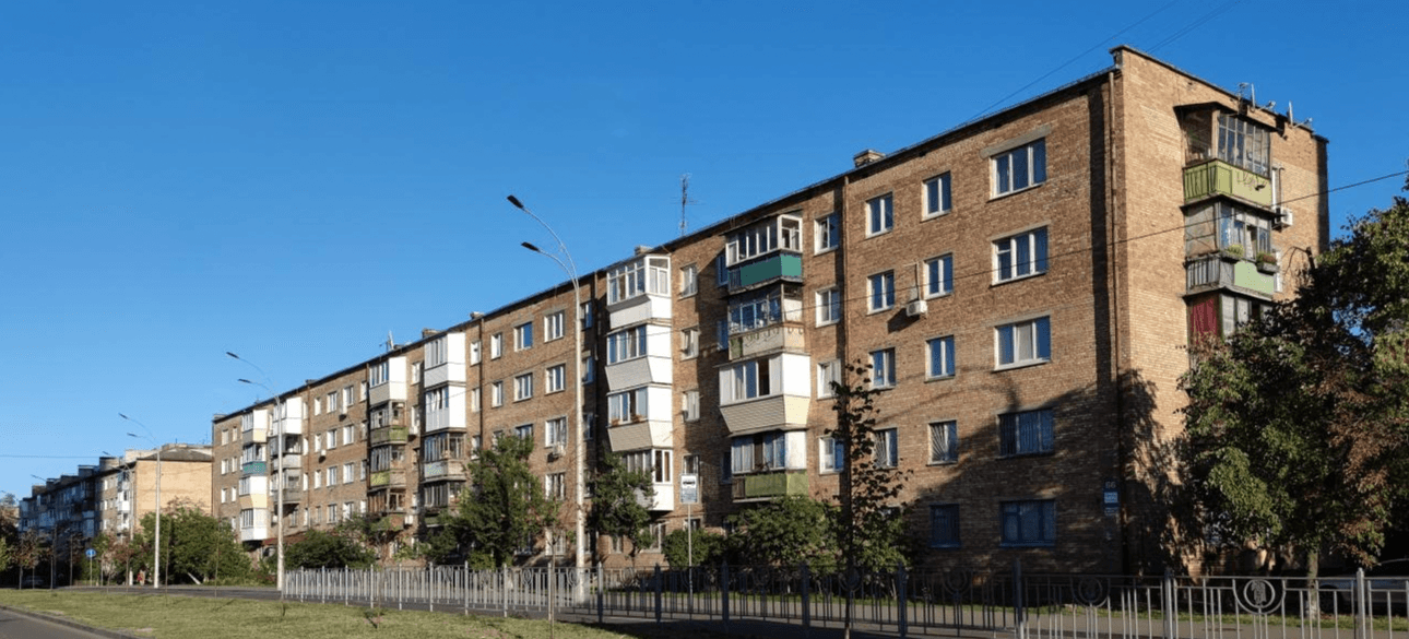 Багатоповерховий будинок у Києві